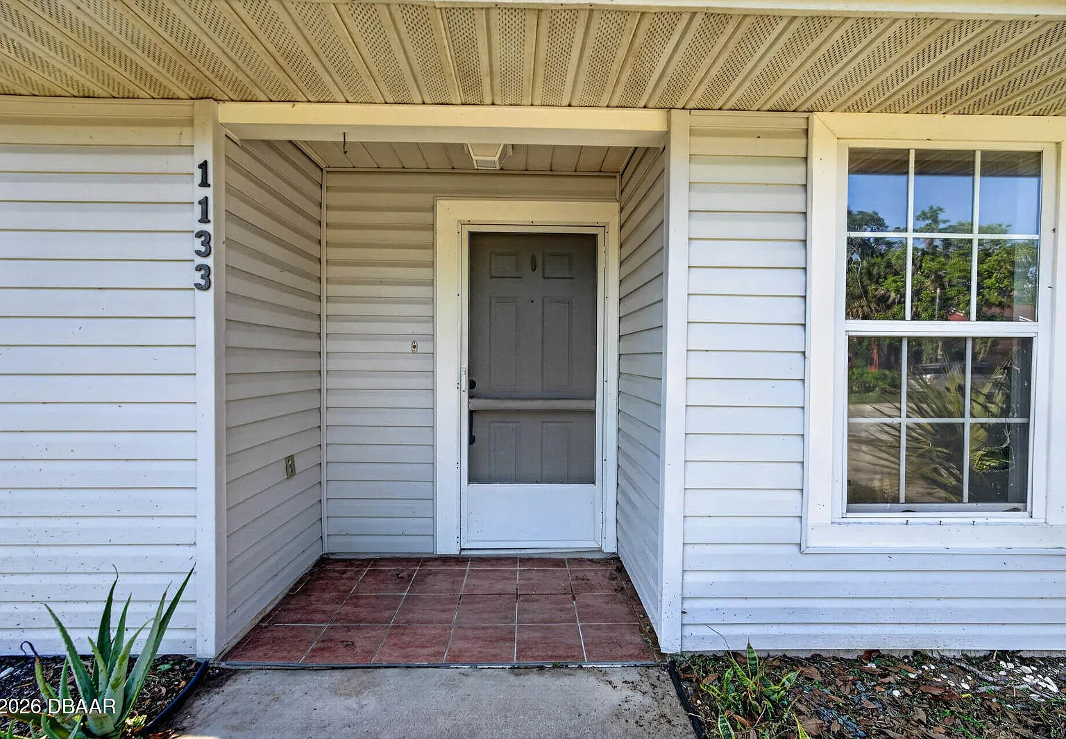 3 bed, 2.0 bath, 1133 sqft, $1,900 — Photo 4
