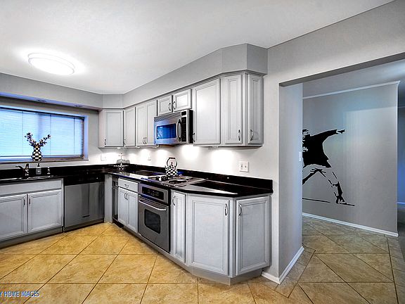 2nd image of 300 Claymoor APT 1A