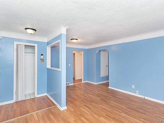 3rd image of 28598 Rosewood Dr