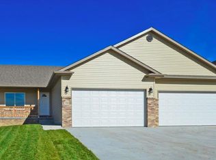 7702 Himalayas Dr, Lincoln, NE 68516