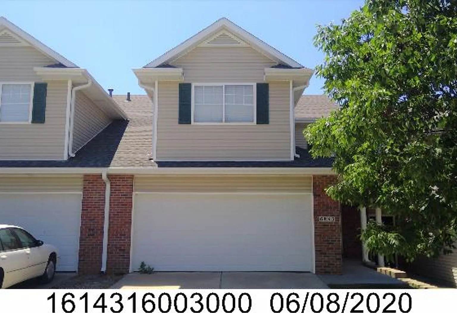 Move In Special! Townhouse — Photo 2