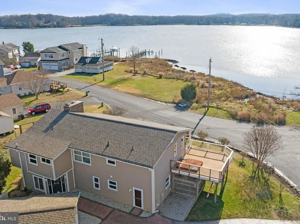 911 Shore Dr, Edgewater, MD 21037