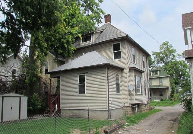 2nd image of 267 Pearl St