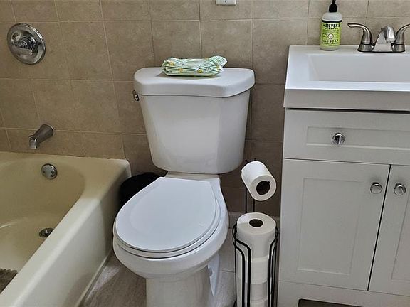 4th image of 662 Bloomfield Ave