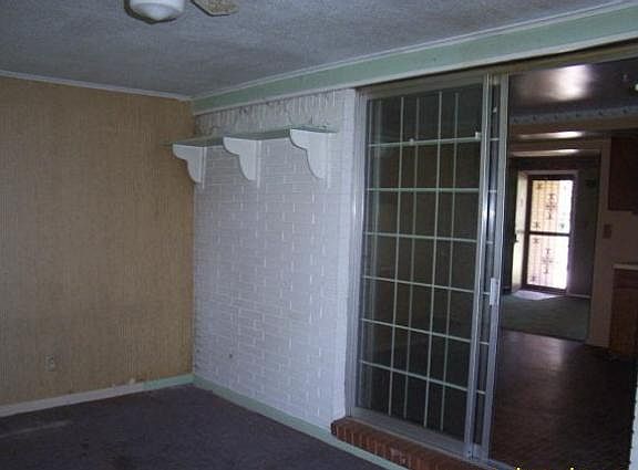 4th image of 1127 W Epler Ave