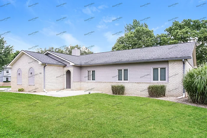 4 bed, 2.0 bath, 1596 sqft, $2,130 — Photo 4