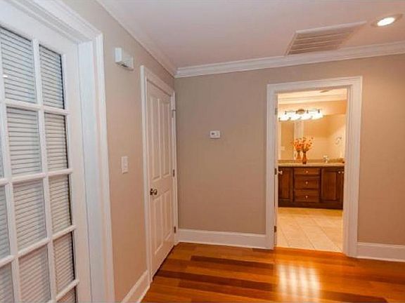 3rd image of 942 Morningside Dr #942