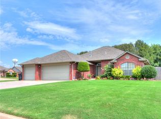 2520 Highland Dr, Moore, OK 73160
