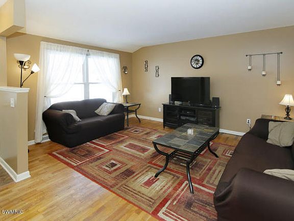 3rd image of 1720 Lauralwood Ave