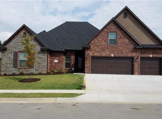 4601 W Buckeye Dr, Rogers, AR 72758