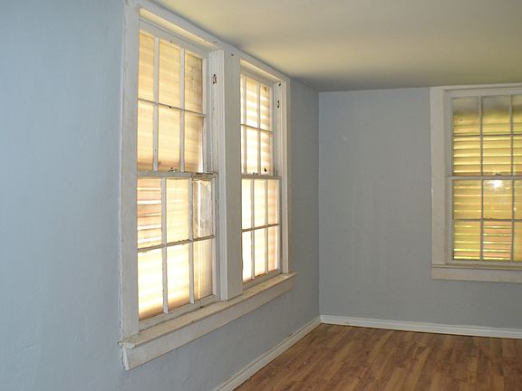 2nd image of 2711 W Walker St APT 206