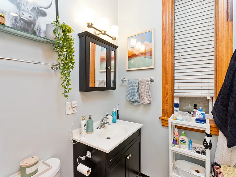 2139 N Oakley Ave #1 — Photo 8