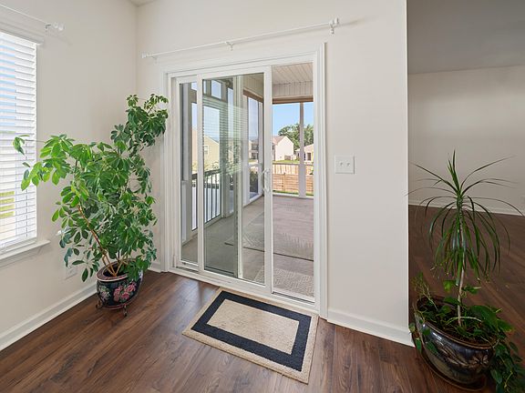 3rd image of 504 Cliff St