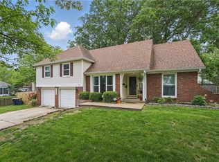 9726 Woodland Ln, Kansas City, MO 64131