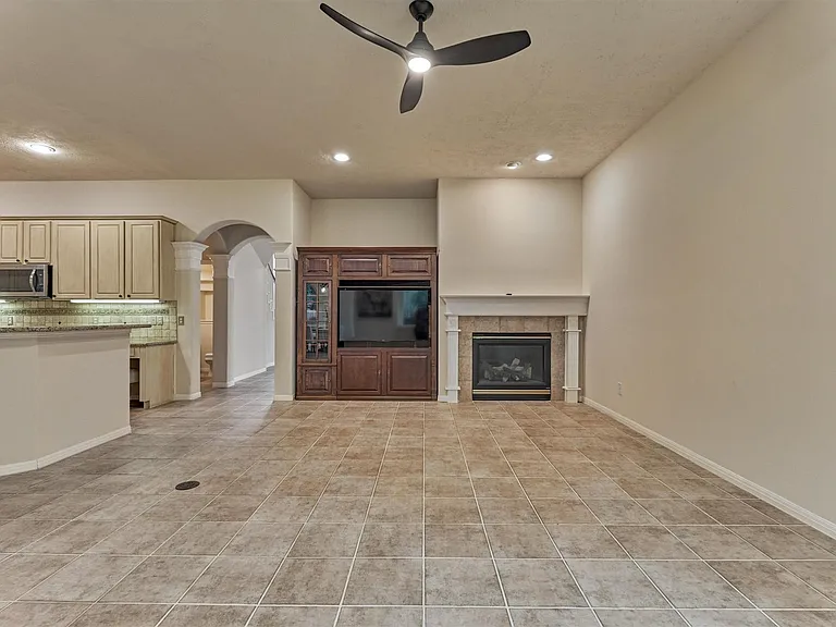 6615 Haughton Dr — Photo 23