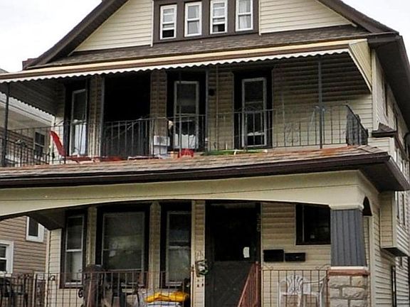 3rd image of 326 Bedford Ave #1