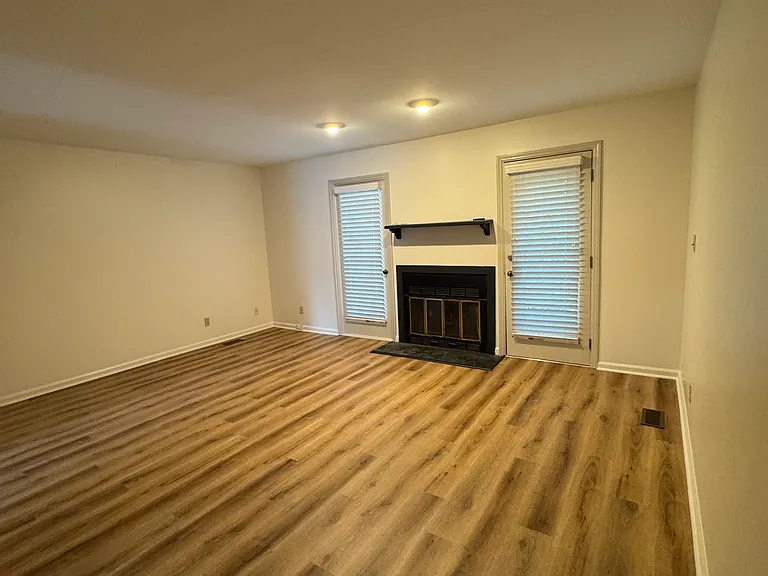 5432 Sharpe Dr — Photo 4