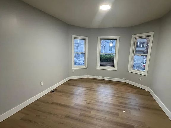 4th image of 845 Garden St #101