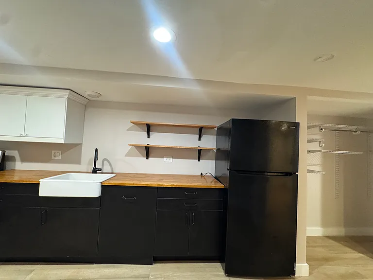 2724 W Rascher Ave — Photo 2