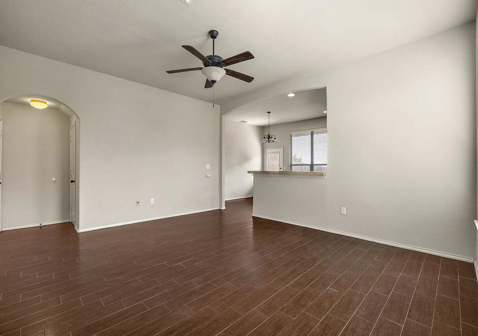 Available Now! Nice 3 Bedroom Duplex Located In New Braunfels! — Photo 2