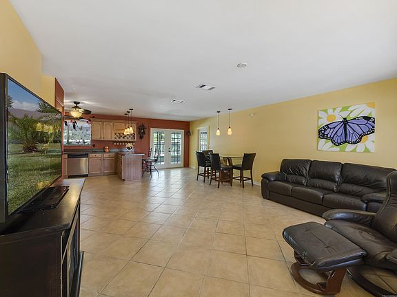 3rd image of 1318 SE Vestridge Lane