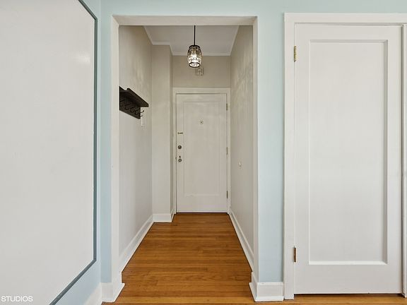 2nd image of 734 Noyes St APT O3
