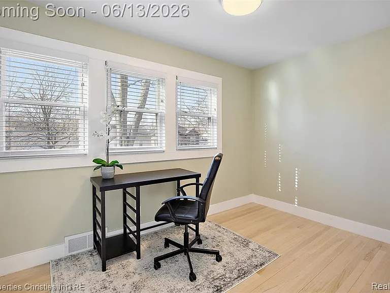 487 Smith Ave — Photo 16