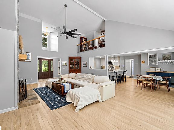 3rd image of 252 Ridge Way