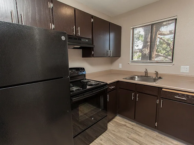 530 Moran St — Photo 12