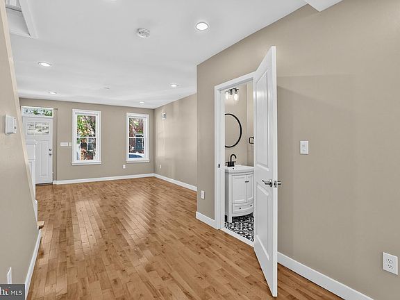 5th image of 530 Greenwich St