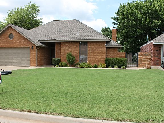 2nd image of 3012 NE Stratford Cir