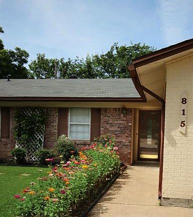 3rd image of 815 N Ector Dr