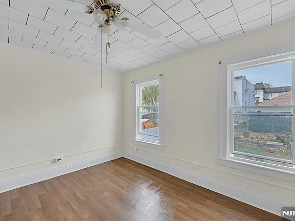 5th image of 331 1/2 Forest St