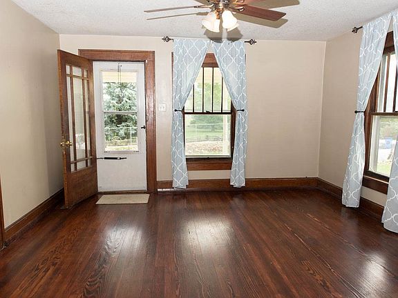 3rd image of 422 W Lincoln Ave
