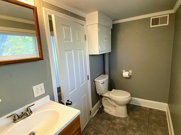5th image of 818 Alpine Ave NW #2