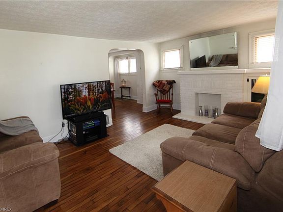 3rd image of 619 N Firestone Blvd