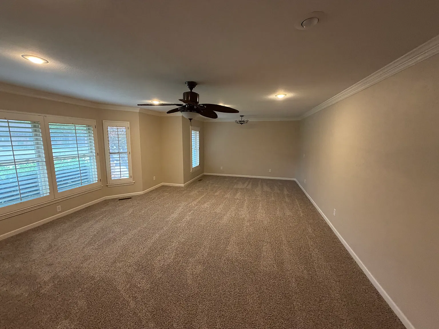 4 bed, 2550 sqft, $3,000 — Photo 4