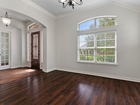 4th image of 285 Talbot Ln