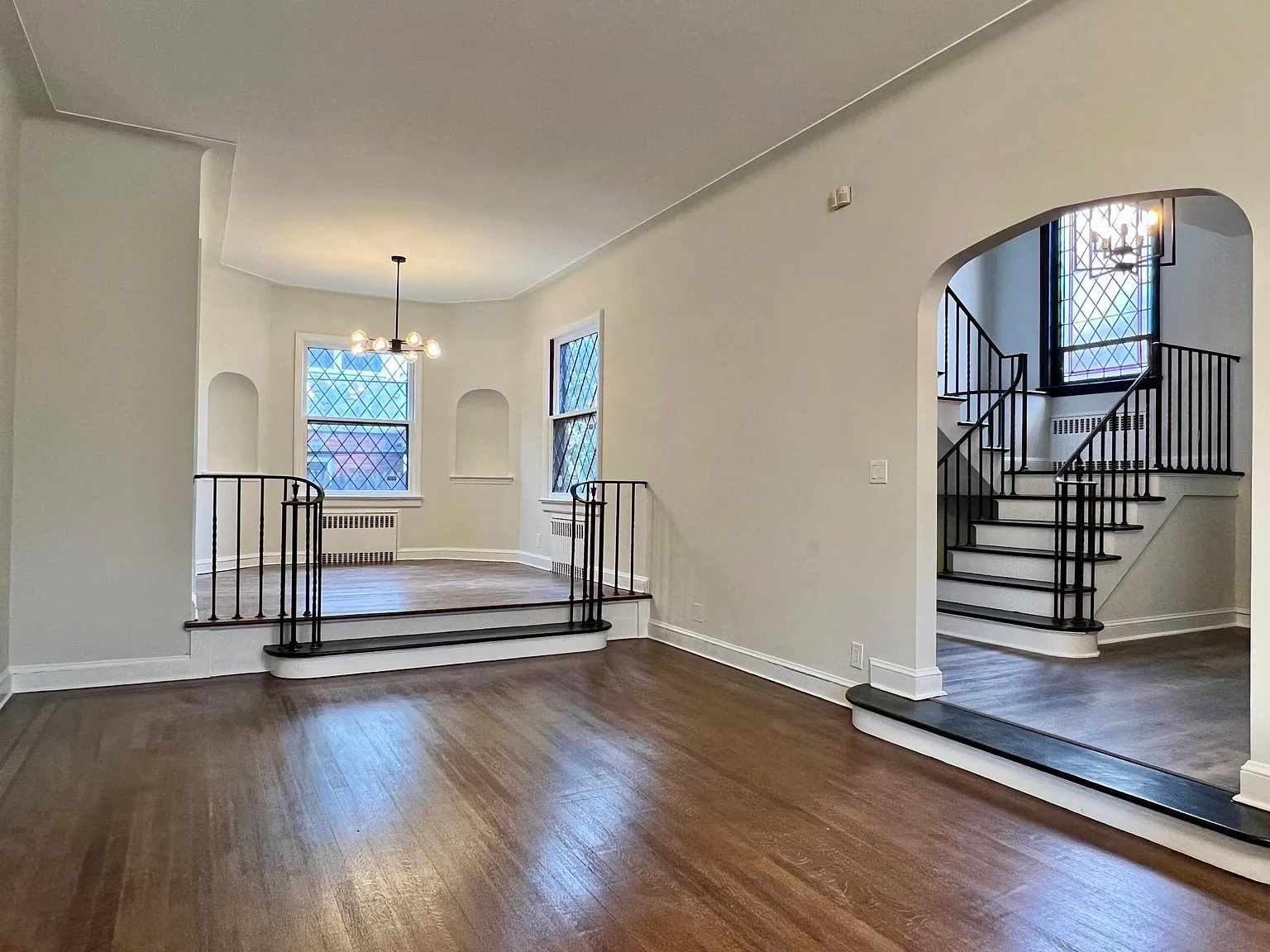 4 bed, 4.5 bath, 3000 sqft, $5,500 — Photo 1