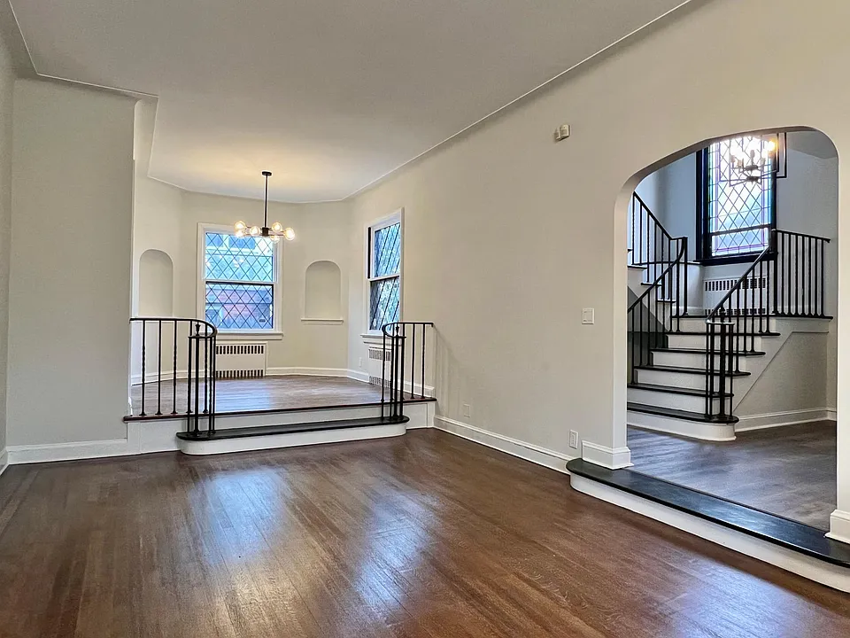 695 Palisade Ave