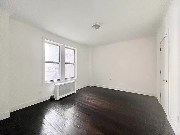 2nd image of 15 W 55th St APT 4A
