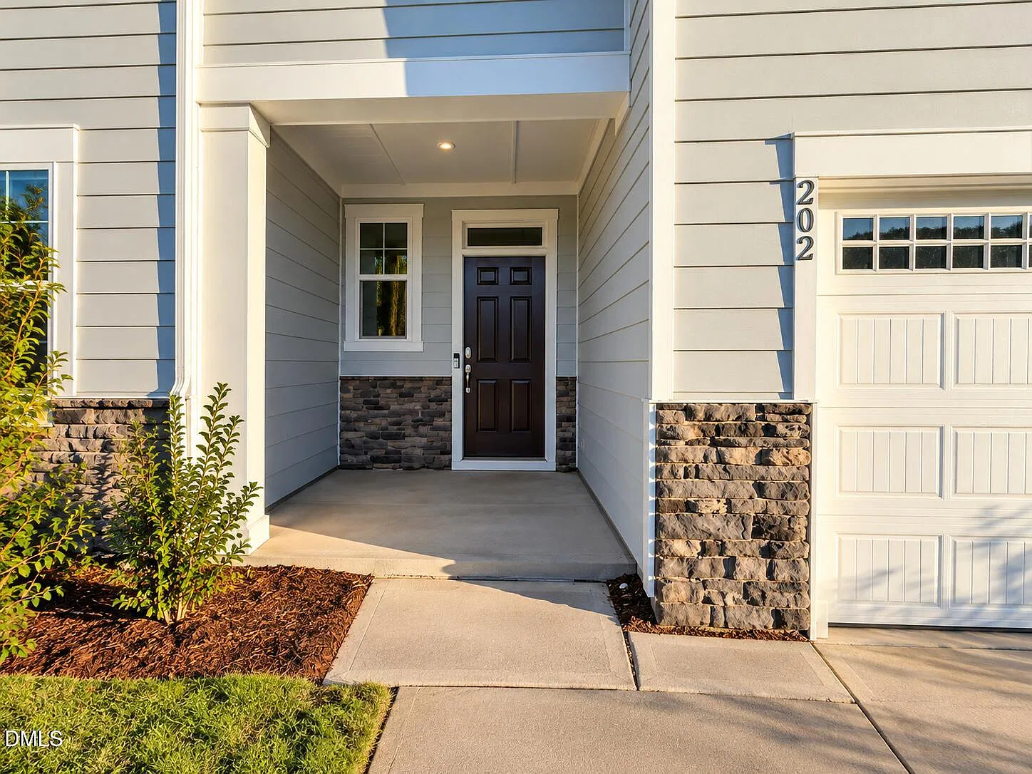 3 bed, 2.5 bath, 1805 sqft, $2,199 — Photo 1