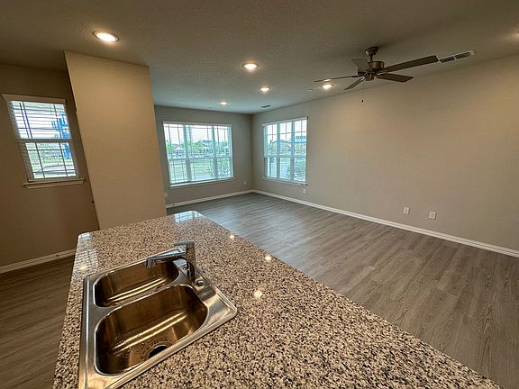 5th image of 3945 Hometown Blvd