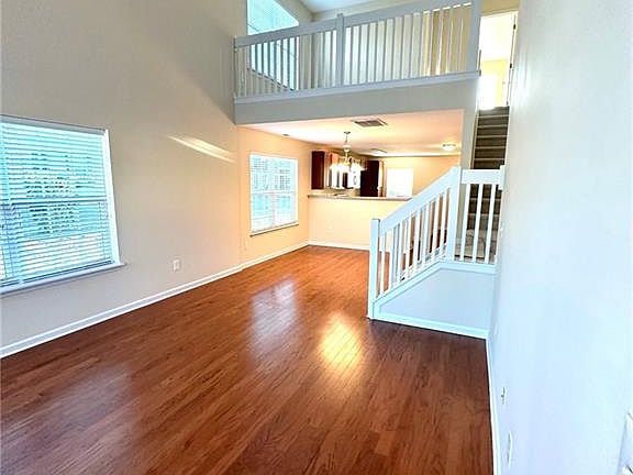 4th image of 311 Robyns Glen Cir