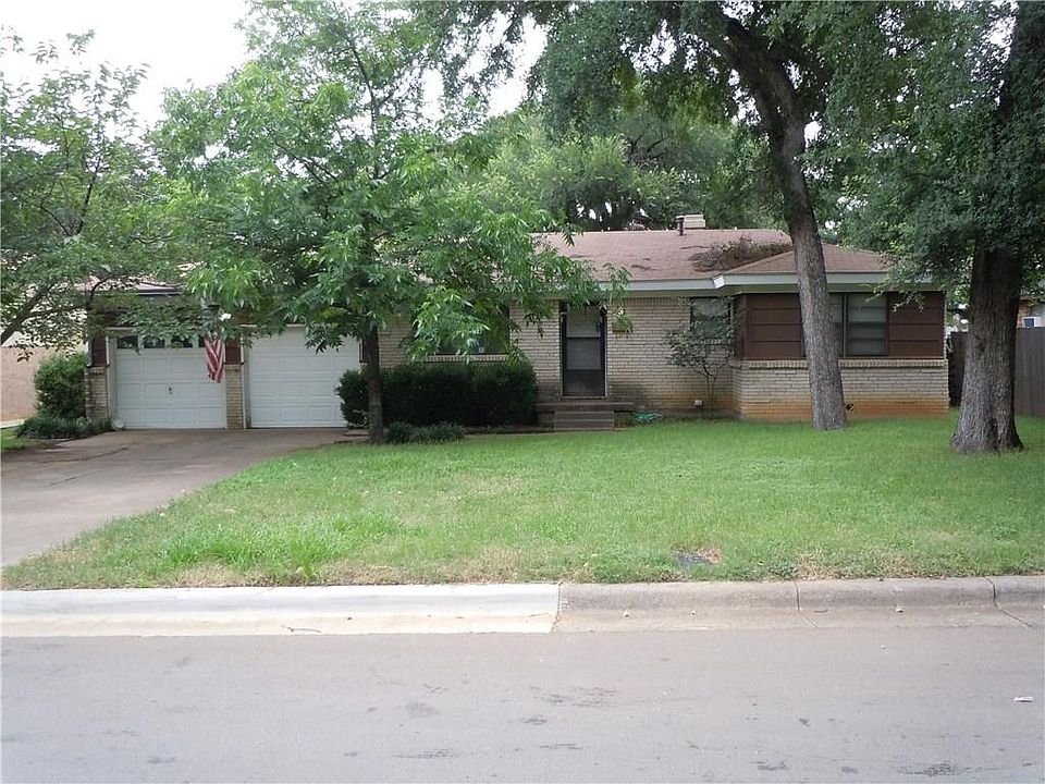 1st image of 302 Oakwood Dr