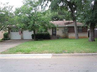 302 Oakwood Dr, Euless, TX 76040