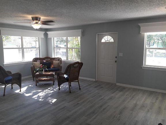 3rd image of 1327 Vista Ter