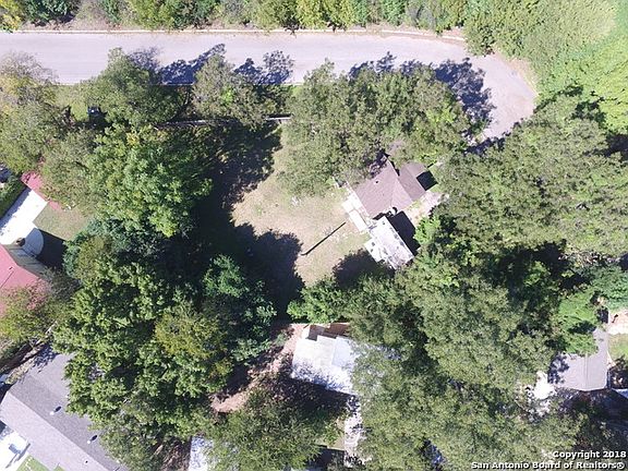 5th image of 958 E Mistletoe Ave