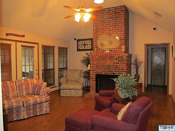 2nd image of 402 Northcliffe Dr