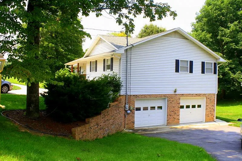 502 Ravenwood Dr — Photo 4